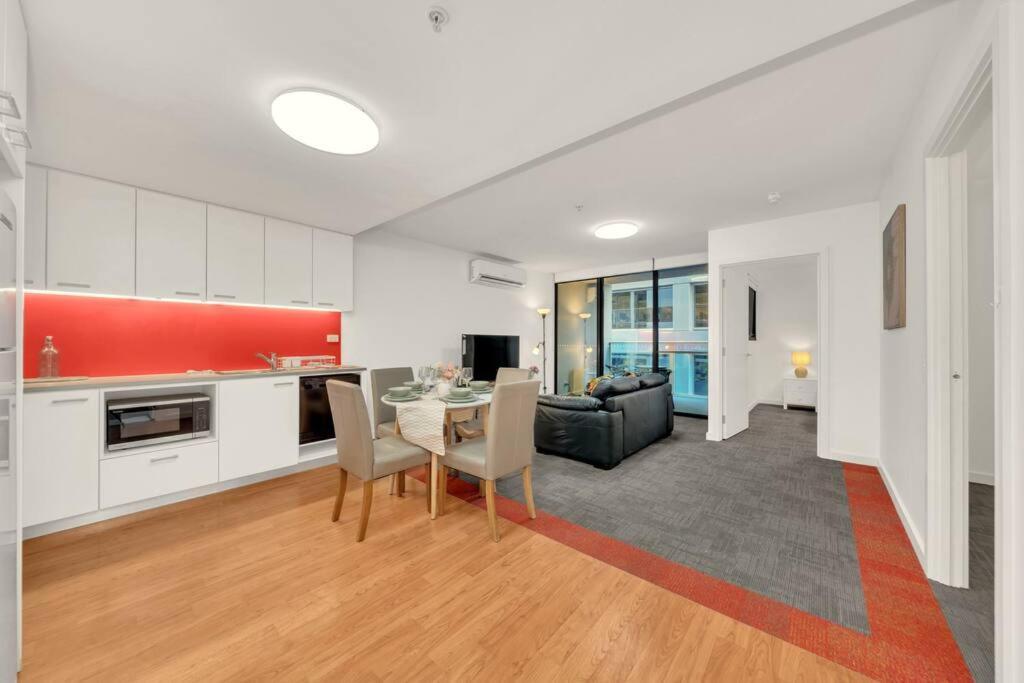 2 Bedrooms In Adelaide Cbd With Balcony Exterior foto